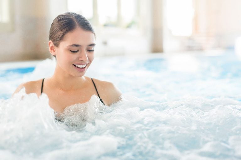 O efeito do jato de hidro no corpo feminino  estímulo, relaxamento e vitalidade.gdoc